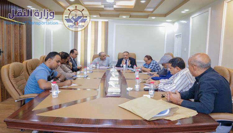 وزير النقل يناقش مع المستشار الفريق الصبيحي عدة قضايا متعلقة بمشروعي مطار عدن المستقبلي ومنفذ رأس العارة البحري

