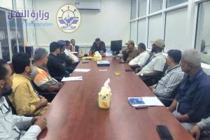 رئيس هيئة الطيران المدني يتفقد سير عمل مطار الريان بالمكلا ويتلمس احتياجاته