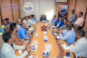 وزير النقل يتفقد سير نشاط محطة الحاويات و يرأس اجتماعاً مع قيادات الجهات العاملة فيه