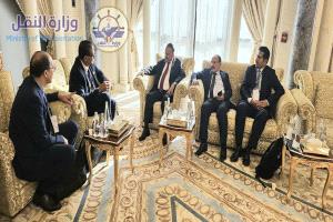 وزير النقل يبحث مع مسؤول بالمنظمة البحرية الدولية سبل التعاون والتنسيق المشترك 