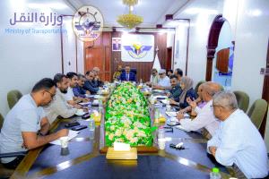 وزير النقل يتفقد سير عمل الهيئة العامة للطيران المدني والأرصاد ويترأس اجتماعاً لمناقشة خطط التطوير
