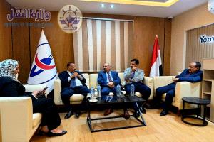 وزير النقل يزور مكتب ''اليمنية" الجديد في القاهرة ويطّلع على سير العمل 
