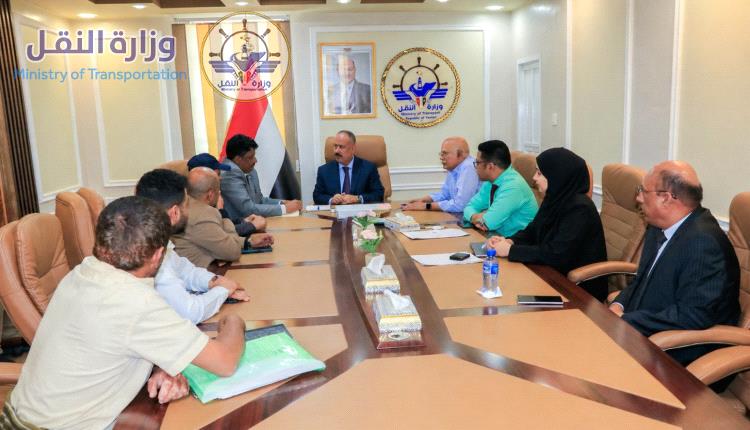وزير النقل يناقش مع شركة صقر الحجاز حادث حافلة العرقوب ويؤكد تعزيز إجراءات السلامة
