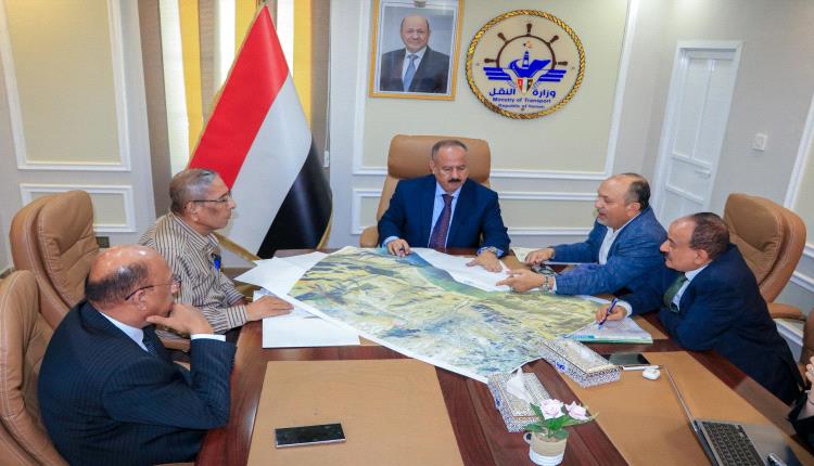 فيديو _ وزير النقل يناقش مشروعي مينائي قرمة وبروم وإجراءات حادثة العرقوب 