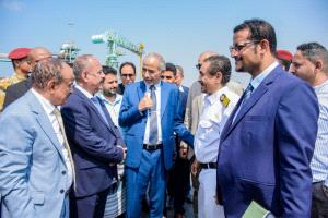 عضو مجلس القيادة محمود الصبيحي يتفقد سير العمل في وزارة النقل وميناء المعلا ومطار عدن الدولي
