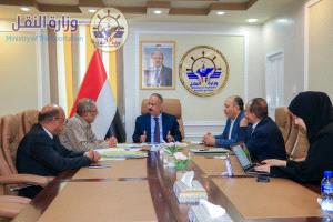 وزير النقل يناقش استئناف العمل بمشروعي مينائي قرمة وبروم