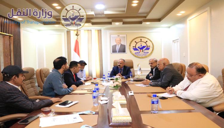 وزير النقل يترأس اجتماع لمناقشة أوضاع ميناء الوديعة البري ويؤكد ضرورة تنظيم العمل وتسهيل حركة المسافرين والشاحنات
