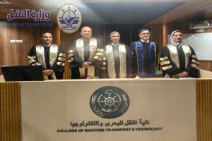 وزير النقل يهنئ رئيس مجلس إدارة ميناء عدن بمناسبة حصوله على الدكتوراه الثانية 