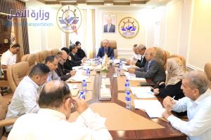 وزير النقل يناقش مع فريق الأمانة العامة لمجلس الوزراء مستوى تنفيذ..