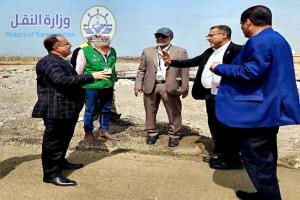 وكيل هيئة الطيران يتفقد مشروع إعادة تأهيل مدرج مطار عدن ويؤكد أهمية استكمال منظومة الإضاءة قبل نهاية العام