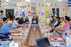 وزير النقل يناقش مع القطاع الخاص و الشركات الملاحية التحديات التي تواجه نشاطهم 