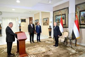 وزير النقل يؤدي اليمين الدستورية امام رئيس مجلس القيادة الرئاسي