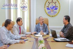 وزير النقل يناقش نشاط العمل ومشروع إعادة تأهيل ميناء المخا