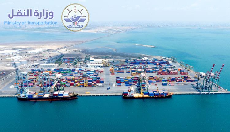 وزير النقل يوجه بإلزام الخطوط الملاحية بنقل حاويات التجار اليمنيين العالقة إلى ميناء عدن

