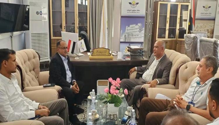 الوكيل المساعد لقطاع المطارات يطلع على الجاهزية الفنية لمطار سيئون الدولي
