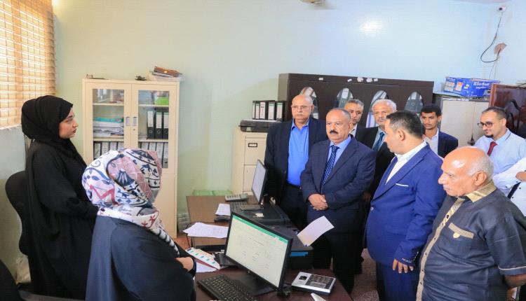 فيديو _ وزير النقل يتفقد مستوى الانضباط الوظيفي في هيئتي النقل البري والطيران المدني