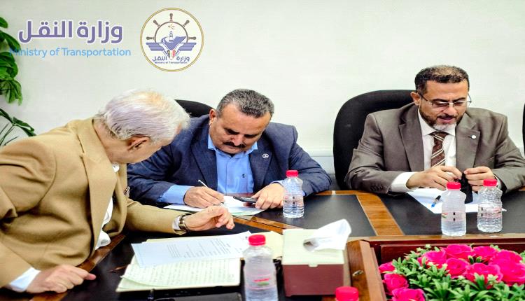 إجراء عملية استلام وتسليم لمدير ونائب مدير مطار عدن الدولي