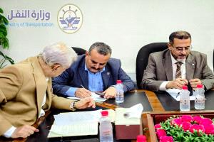 إجراء عملية استلام وتسليم لمدير ونائب مدير مطار عدن الدولي