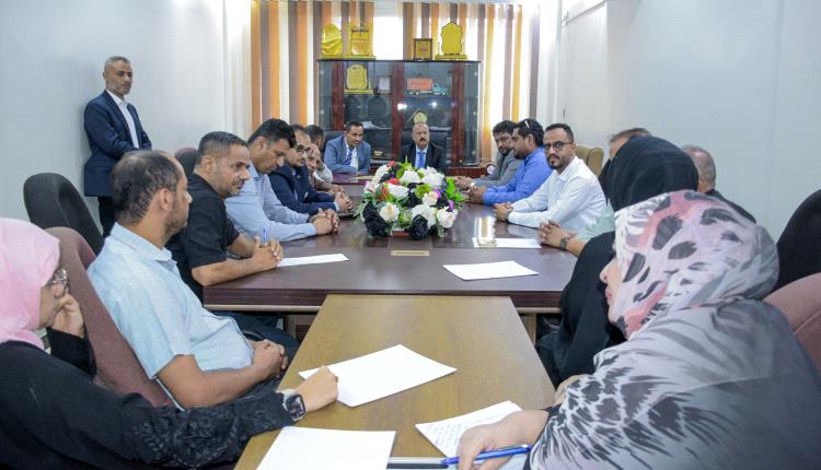 فيديو: وزير النقل يطلع على سير العمل بهيئة تنظيم شؤون النقل البري والمؤسسة المحلية للنقل البري 