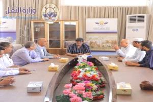 رئيس هيئة الطيران المدني يتفقد سير العمل بمطار سيئون الدولي