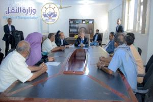 وزير النقل يتفقد سير العمل بالمؤسسة المحلية للنقل البري في عدن 
