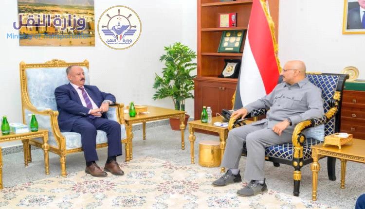 طارق صالح يناقش مع وزير النقل إعادة جدولة الرحلات إلى مطار المخا وتطوير الميناء