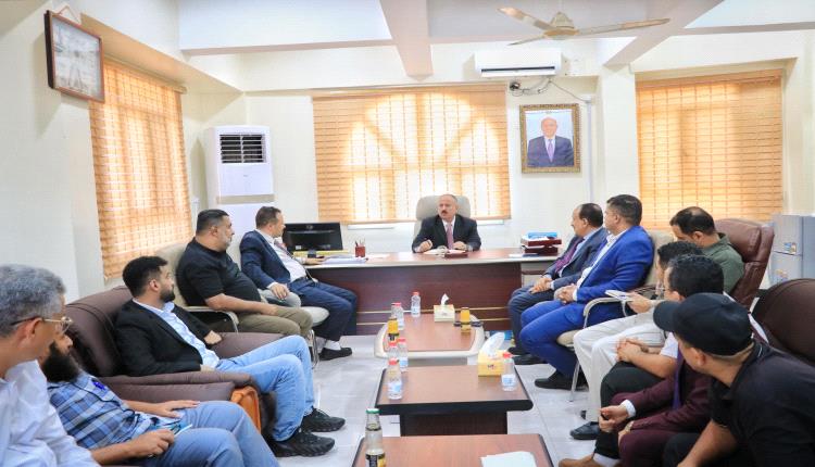 فيديو _ وزير النقل يناقش مع قيادة هيئة الشؤون البحرية تداعيات التسرب الزيتي وسير العمل المؤسسي