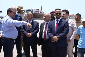 وزير النقل يزور ميناء المخا التاريخي ويؤكد دعم إعادة تأهيله وتشغي..
