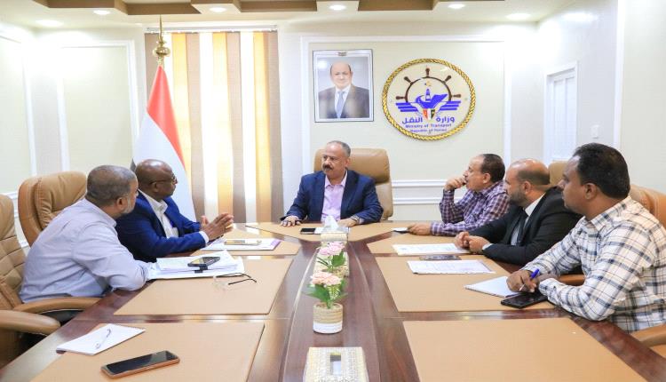 فيديو _ وزير النقل يناقش جاهزية مؤسسة موانئ البحر العربي وهيئة الشؤون البحرية بالمكلا