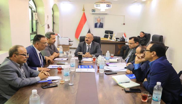 فيديو _ وزير النقل يترأس اجتماعاً للجنة الخاصة بإغلاق منافذ التهريب وتنظيم عمل المنافذ البحرية